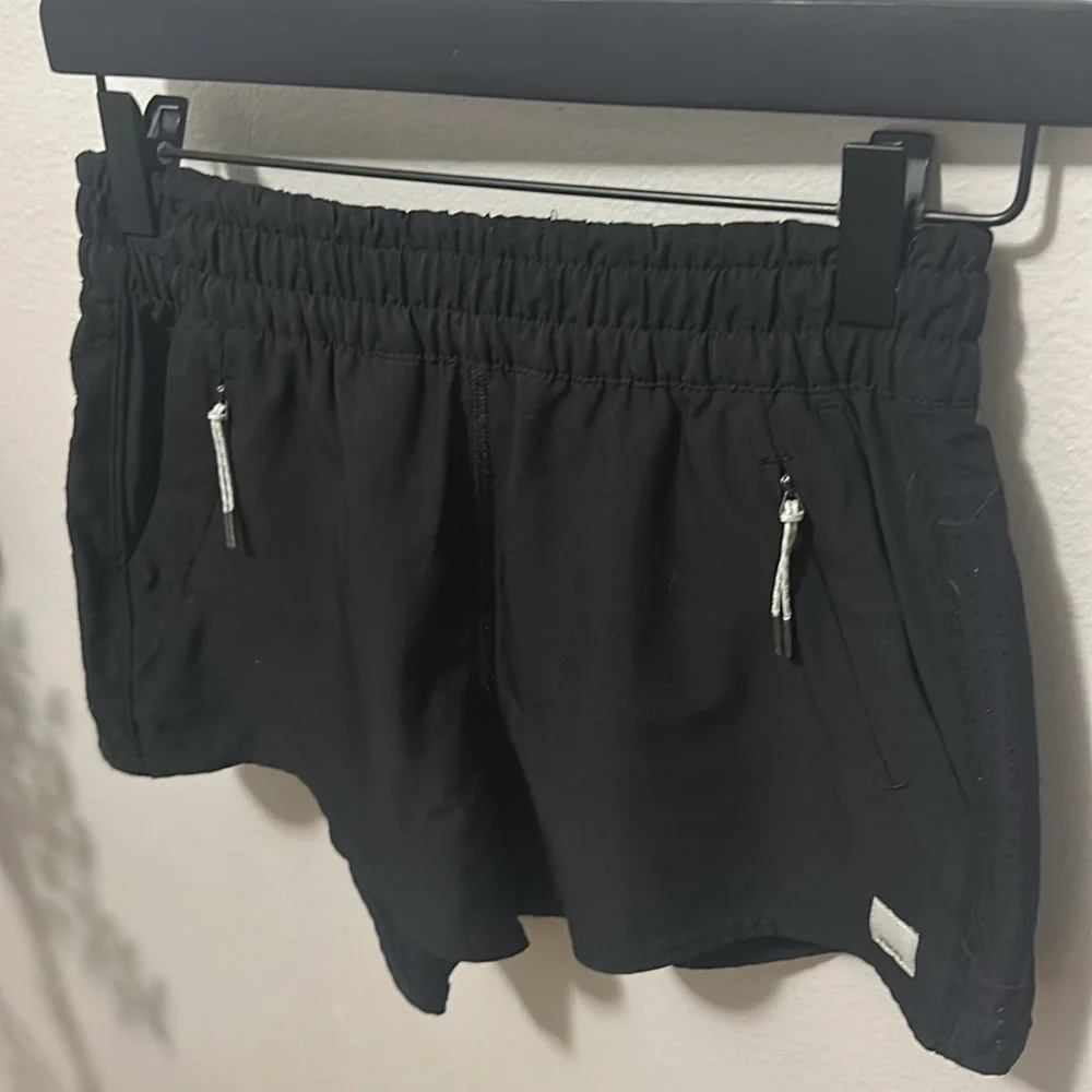 Vuori Dash Shorts - Picture 3 of 5